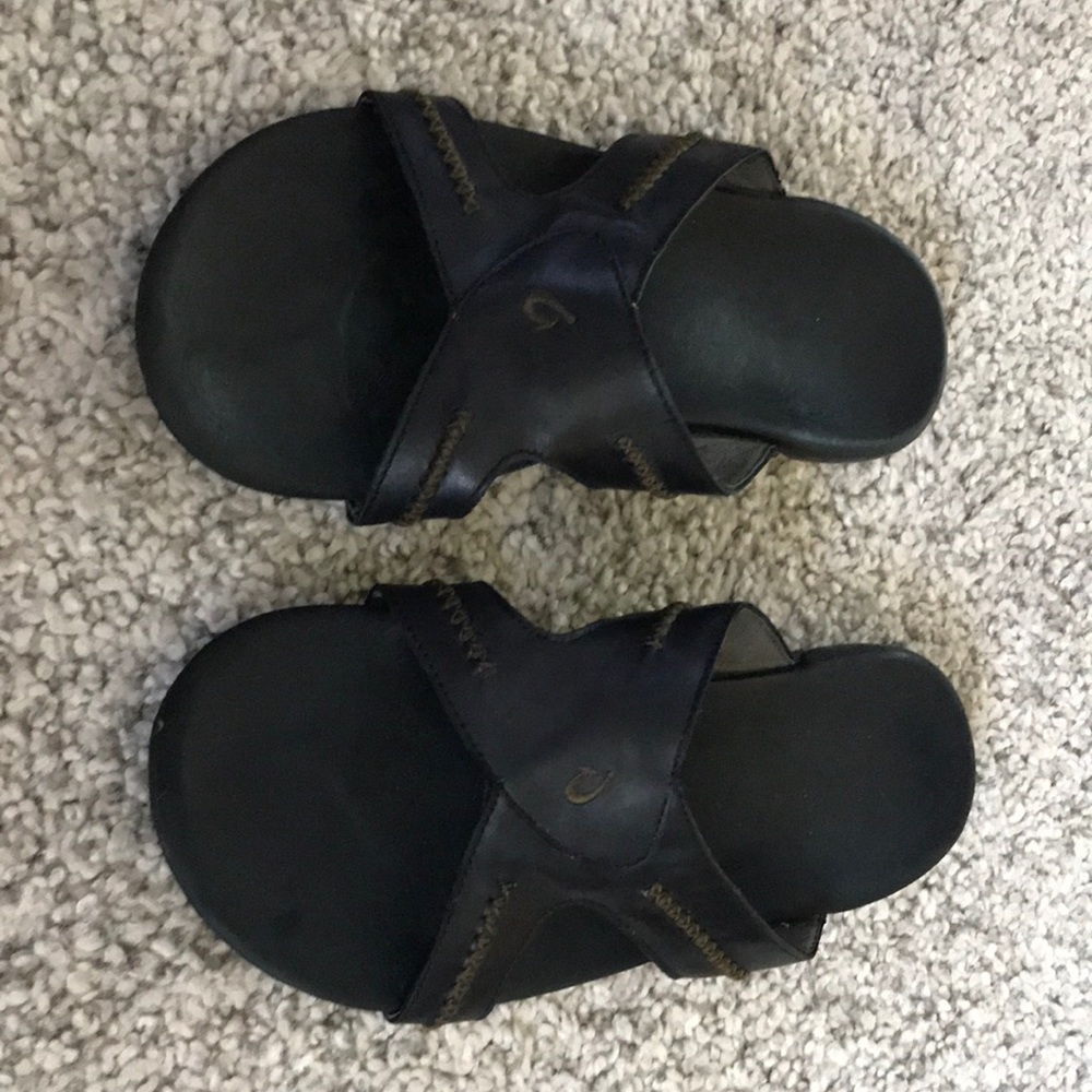 OluKai sandals/sliders